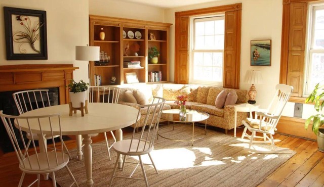 Bright & Sunny West End Apartment with Private Parking.