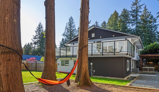 Bunny Bliss - Lower Level, HotTub, FirePit,Theatre in Langley