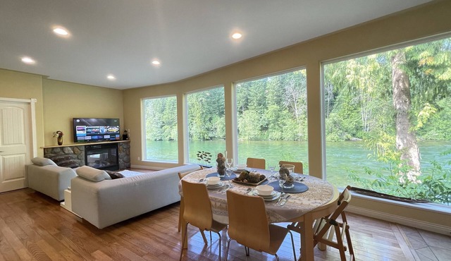 Campbell River 2 bedroom Fishing Lodge - River View