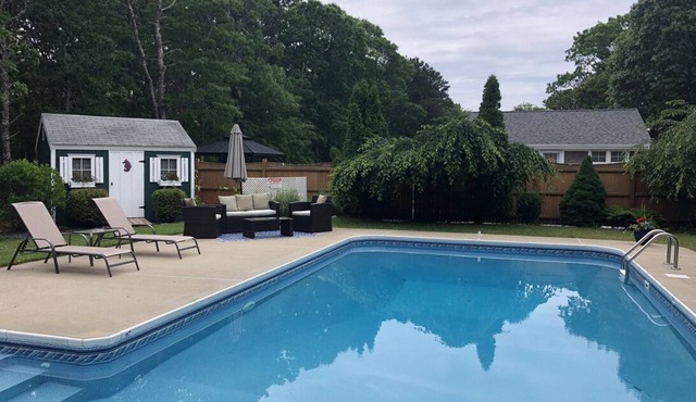 Cape Cod Rare Opportunity, minutes to beach, private pool