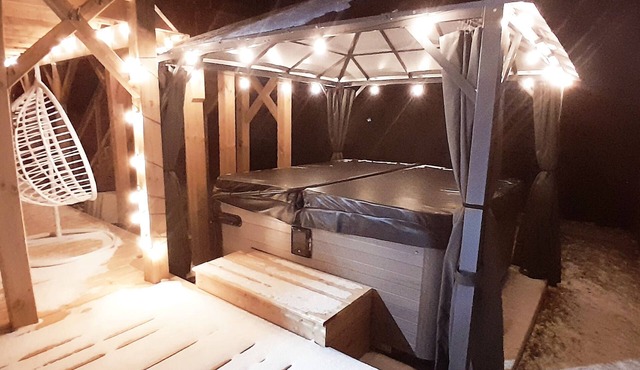❤ Cedar-View Studio with Hot Tub ❤