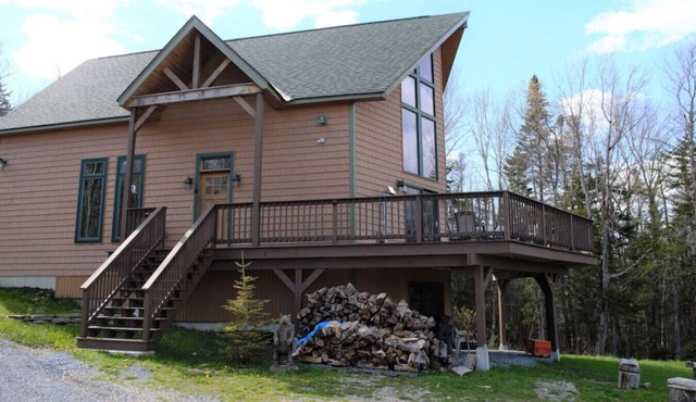 Chalet with Amazing views+ Hot Tub + privacy