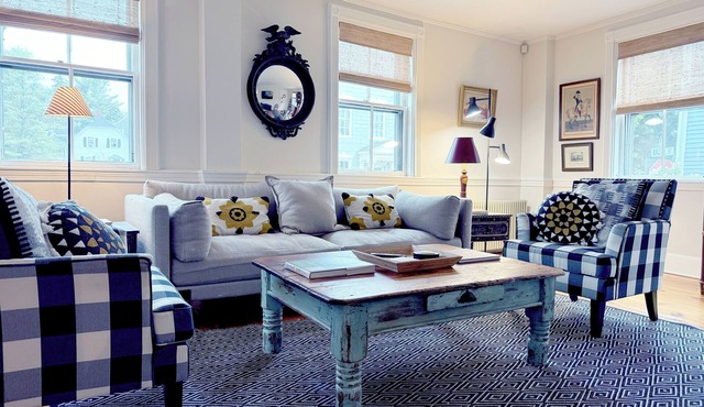 Charming 2-bedroom apartment in Old Town Marblehead; Near Shopping & Restaurants