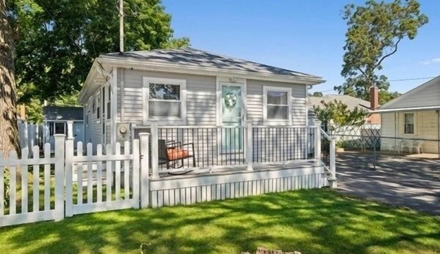 Charming 2-bedroom house in Swift Beach Wareham.