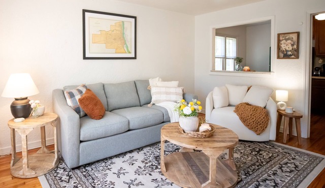 Charming Albany 1-BR Apt with beautiful patio to enjoy and off street parking