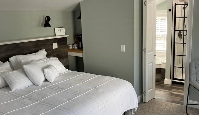 Charming apartment in fabulous Westerly with AC, WiFi