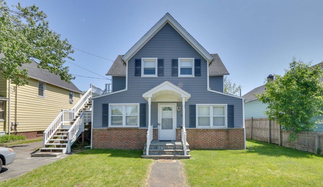 Charming Home ~ 6 Mi to Downtown New Haven!