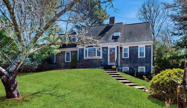 Charming home with open layout, deck, grill, AC, W/D, & yard