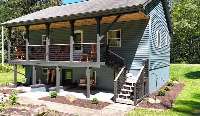 Charming, streamside, 3-bedroom country house in Confluence! in Confluence