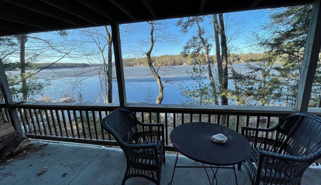 Charming YEAR ROUND 4-bedroom cottage on Lake Winnipesaukee