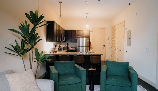 Chic 1BR Downtown Retreat | King Bed Escape