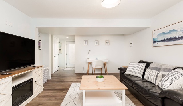 Clean westside basement suite, 5 minutes from U of L! Easy highway access! in Lethbridge