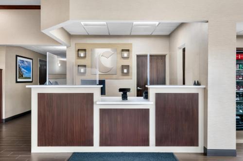 Comfort Inn & Suites North East