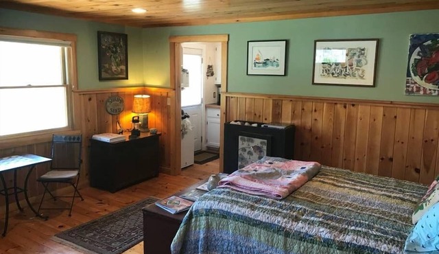 Comfortable & Cozy Getaway on Casco Bay
