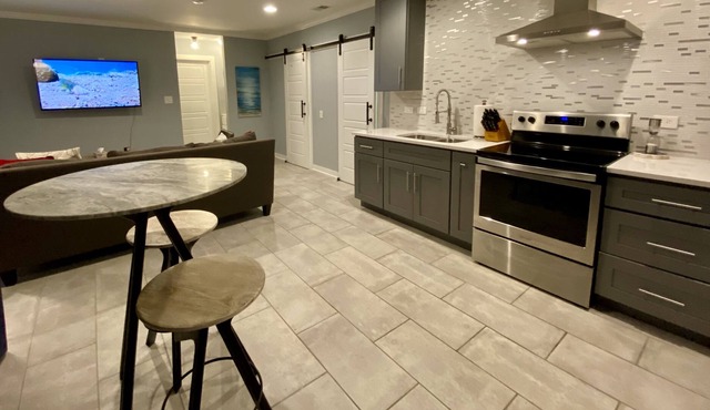 Comfortable/ Modern Basement Apartment, Lane Lanier/ Gainesville/ Cumming Ga.