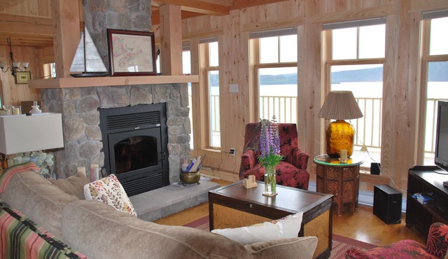 COMMANDER'S KEEP ~ BEST LOCATION & LUXURY IN THE 'BIGHT'!
