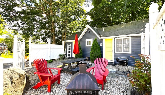 Cottage 1-2 - Year Round Pet Friendly - 2 Bedroom/1 Bath End Unit