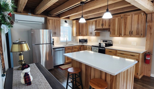 Cottage in Charming Contoocook Village. Ideal for Staycations and Remote Work