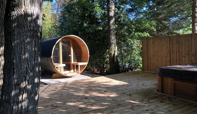 Cottage in Private Community with Hot Tub & Sauna. Perfect for big groups!