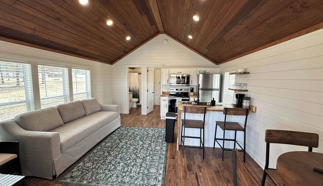 Cozy 102 Cabin 1 bdrm on Smith Lake Located beside Smith Lake Park Boat Ramp