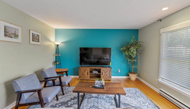 Cozy 2-bedroom condo in serene Albany near Hospital, University, downtown Albany