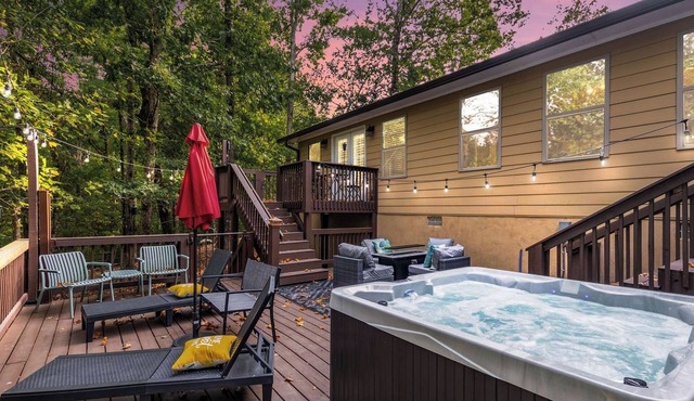 Cozy 4bd lakefront home in Lake Lanier w/HotTub, FirePit, Private dock, Wifi