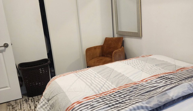 Cozy and Charming Apartment with a living room and bedroom in Brampton