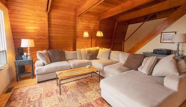 Cozy Bow House Perched in Trees w/Hot Tub & View