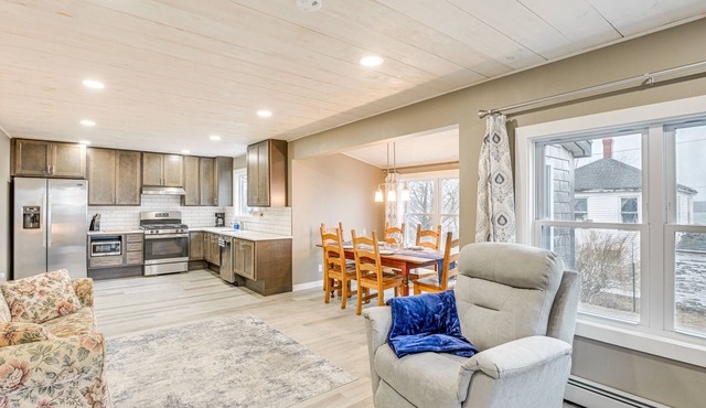Cozy Maine Getaway: Covered Deck, Walk to Beach!