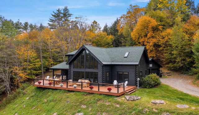 Cozy Modern Cabin w/Hot Tub & Beautiful View