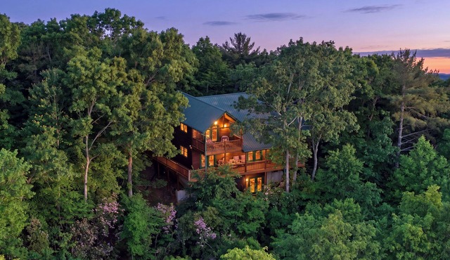Cozy mountain views, 4 king beds, hot tub, game room, fire pit, porch fireplace
