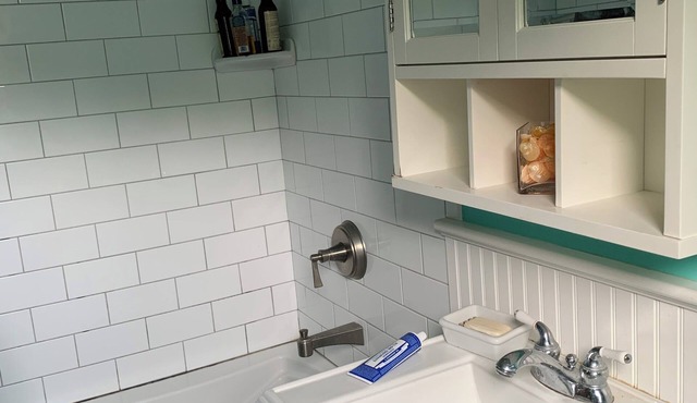 Cozy studio with WiFi and AC in welcoming Southold