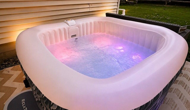 Crepe Myrtle Cottage Hot Tub Sleeps 12
