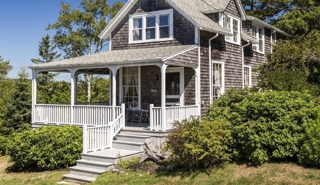 Darling Rustic Ocean Point Cottage
