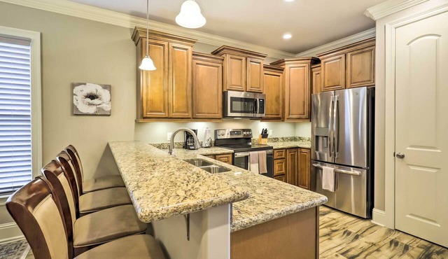 Diamondhead Condo - Marina, Pool Access & Golfing!