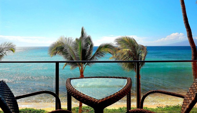 Direct Oceanfront View at Mahana Studio, King Bed - Kaanapali Next to Boardwalk