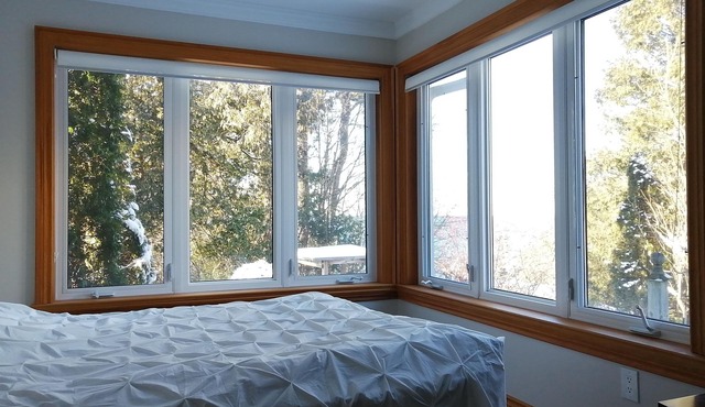 Direct Waterfront Cottage to Lake Simcoe w/Hot Tub, Sauna, BBQ Stove, Deck, Dock