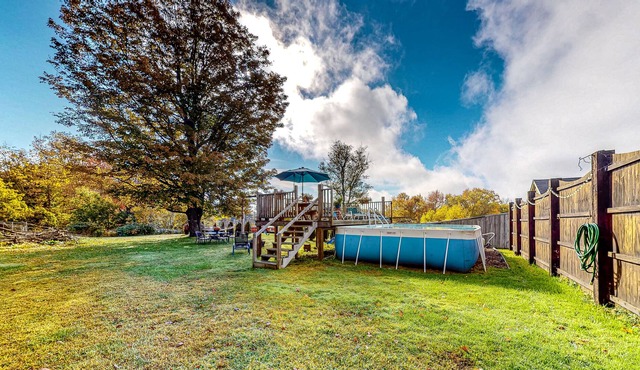 Dog-friendly farmhouse with private pool, courtyard patio, grill, & washer/dryer