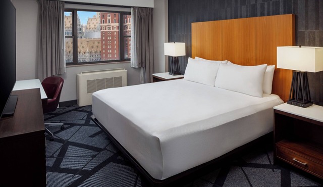 DoubleTree by Hilton Hotel & Suites Pittsburgh Downtown