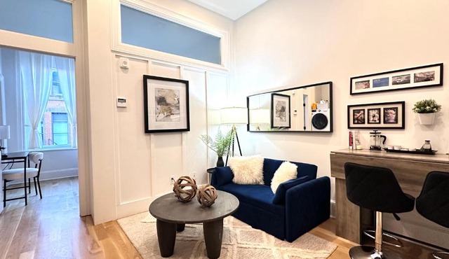 Downtown 1BR Apt with kitchen and laundry, Near Convention Center and PPAC