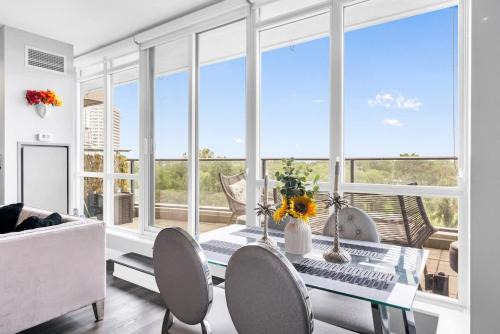 Downtown 2BR plus Den Condo with Lake Views and Parking