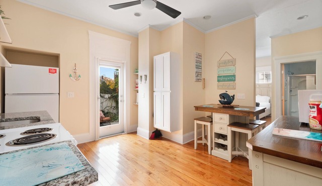 Downtown Bristol Studio Near Ferry & Waterfront