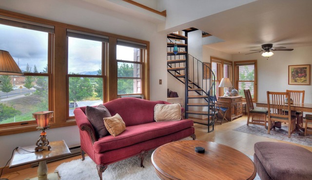 Eagle's Nest Townhome | Walk to FLC, Pool & Hot Tub, Near Town and Golf