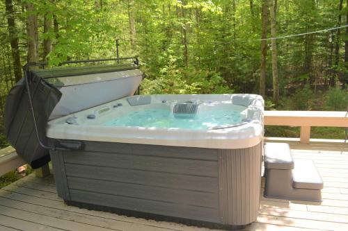 Eastman Home with Hot Tub & 3BR 6 Beds