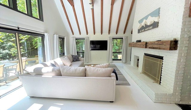Eastman Home with Hot Tub!