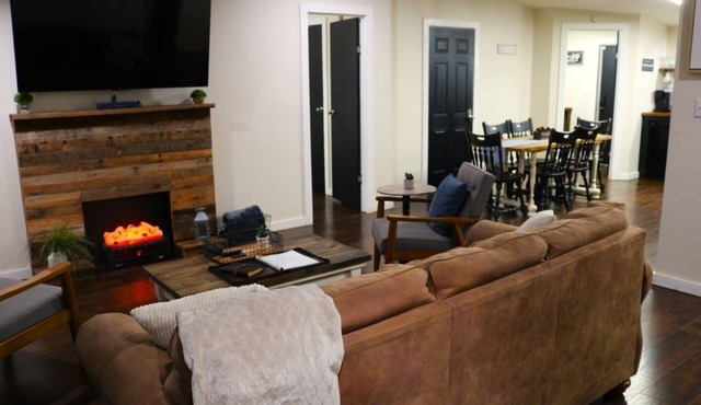 Elegantly Rustic 3 Bedroom 2 Bath Modern Farmhouse Cottage