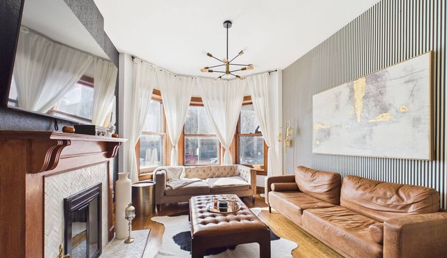 Elite 5BR Art Deco duplex. Garage included.