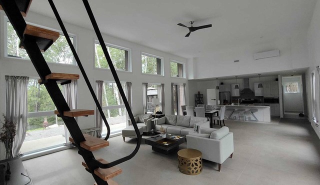 Expansive Lakefront modern retreat nestled by nature, huge windows ,4 bedroom in Nominingue