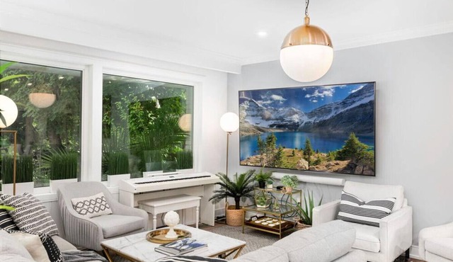 Experience Modern Elegance & Connectivity in Our Etobicoke Retreat