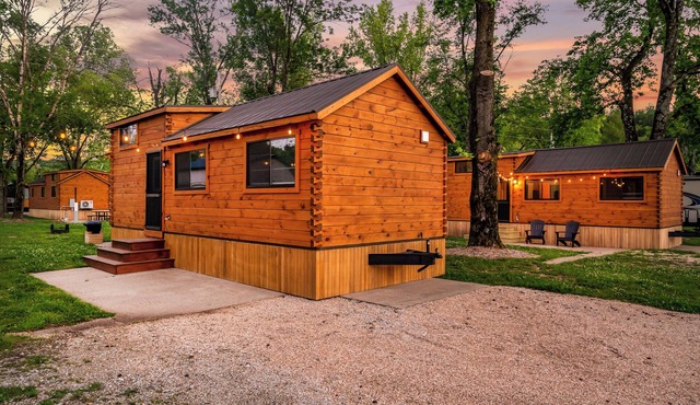Experience the timeless charm of the Pinecrest Cabin, a delightful twist on the classic cabin style. Step inside and be greeted by the warm and rustic log cabin ambiance that will transport you to the heart of Branson, MO.